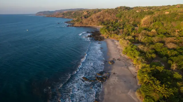 <b>Costa Rica’s Central Pacific Coast </b><br> : jungle and idyllic beaches