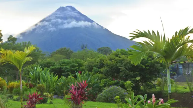 <b>Arenal Volcano in Costa Rica</b><br> Tour & Things to Do in the Surrounding Area